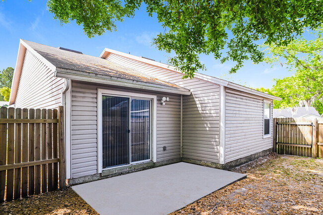 Building Photo - 7811 Aquarius Cir S