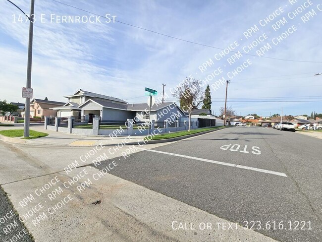Building Photo - 1473 E Fernrock St