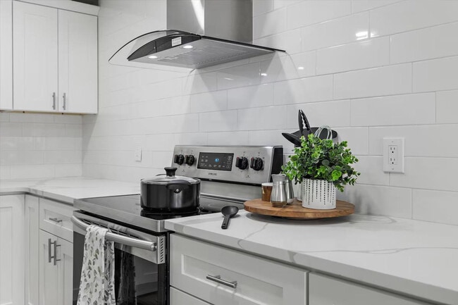 Building Photo - 2410 W Bruneau Pl