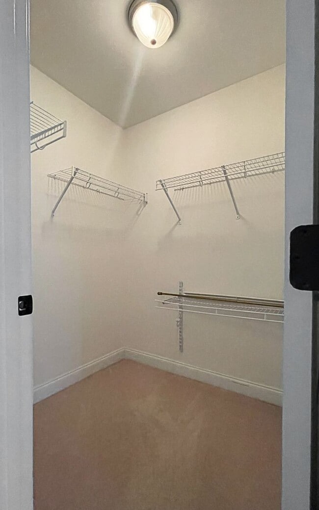 Building Photo - Three Bedroom House with Gated Backyard