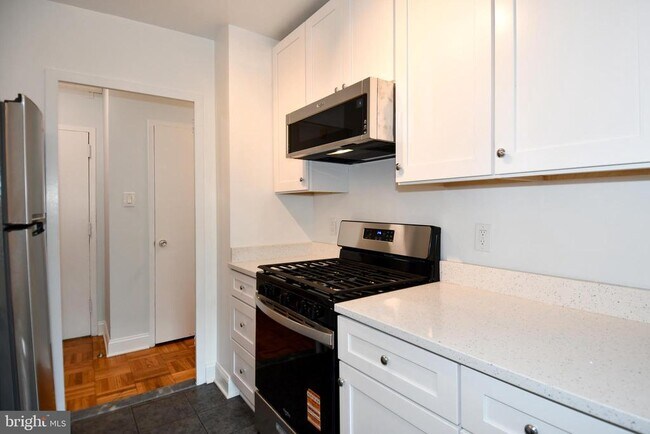 Primary Photo - 4000 Tunlaw Rd NW