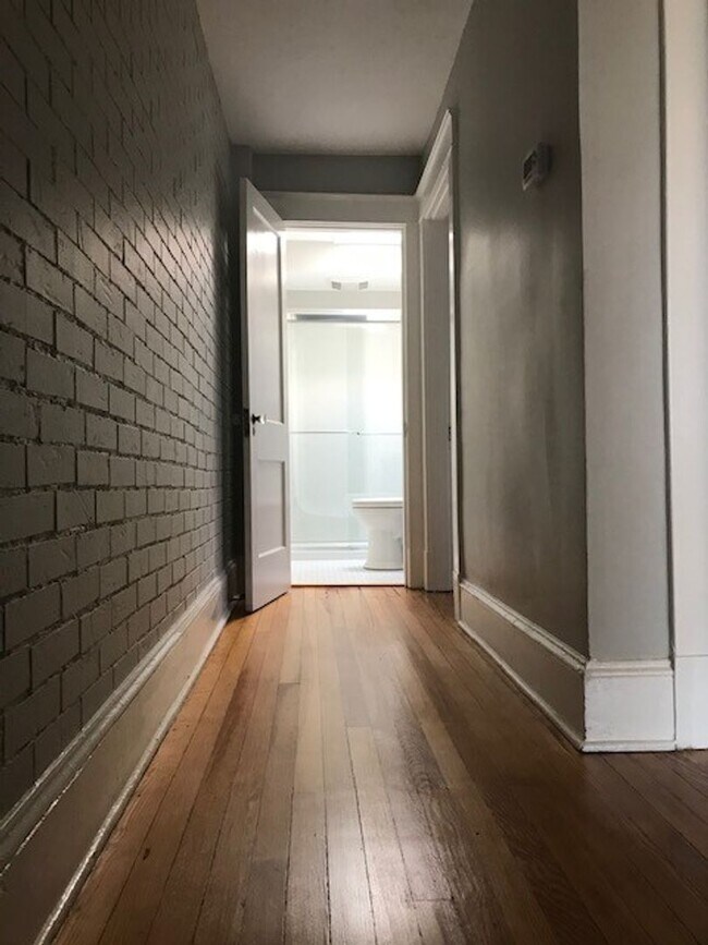 Building Photo - MAIN2220