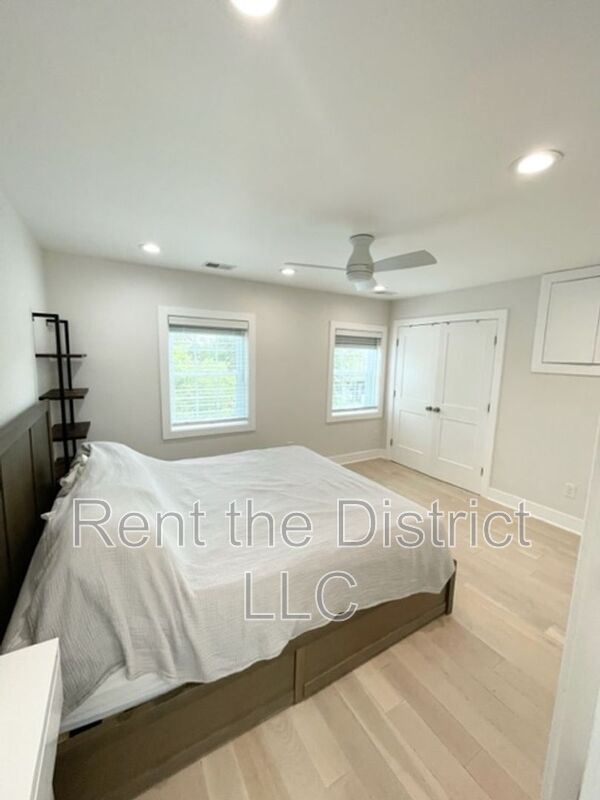 Building Photo - 1316 Staples St NE