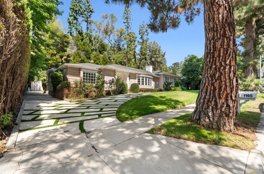 Building Photo - 1165 Coldwater Canyon Dr