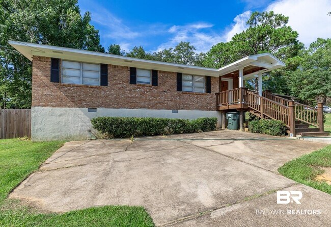Building Photo - 7099 Pinehill Rd