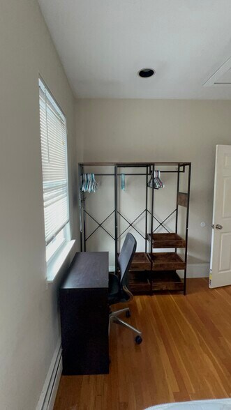 Building Photo - 1000 Memorial Dr