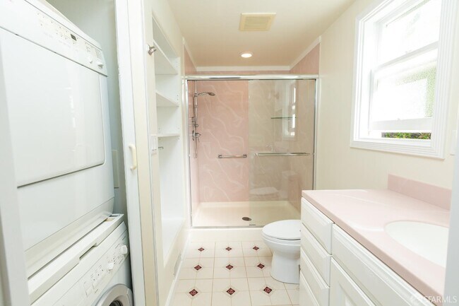 Building Photo - 1030 Ulloa St