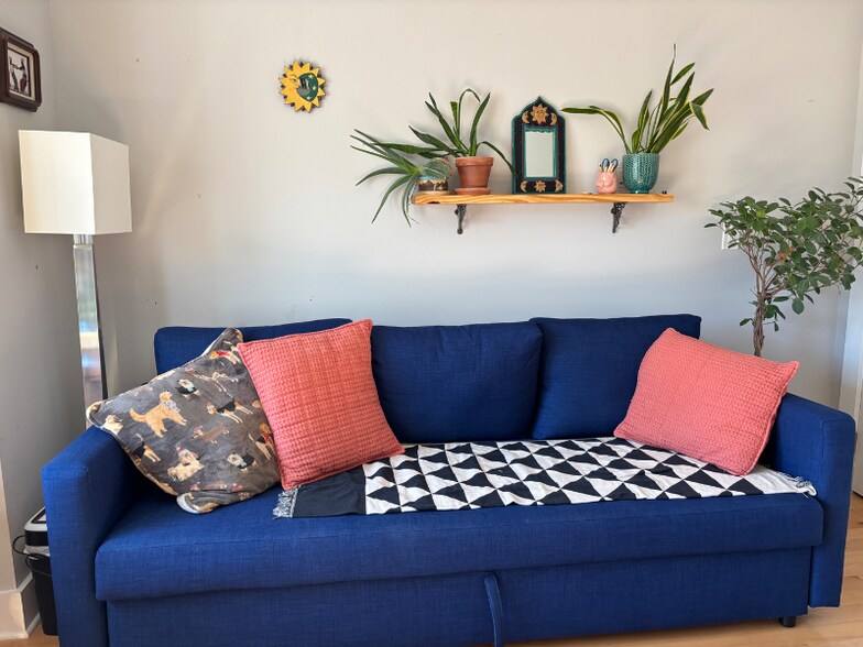 Building Photo - 527 Titan St