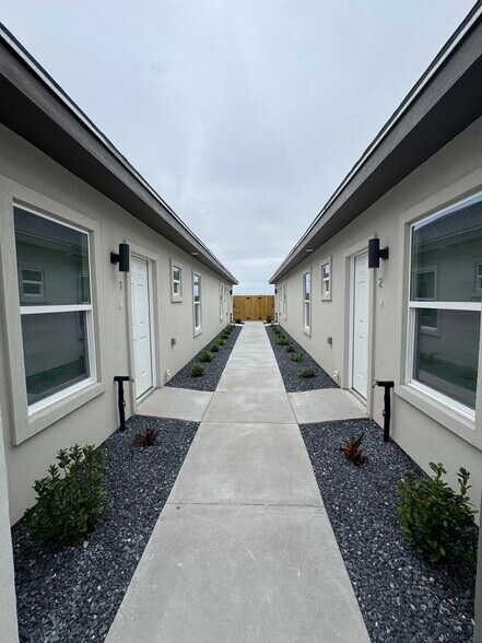 Building Photo - 1803 W Violet Dr