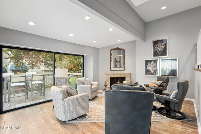 Building Photo - 1224 S Westlake Blvd