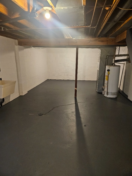 Building Photo - 2200 Harsh Ave SE