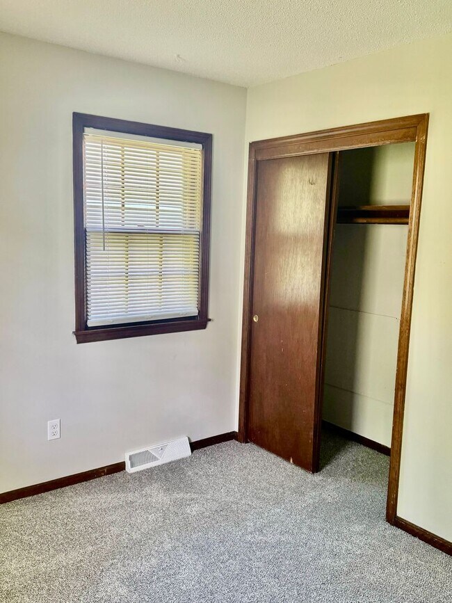 Building Photo - Ditzler Duplex