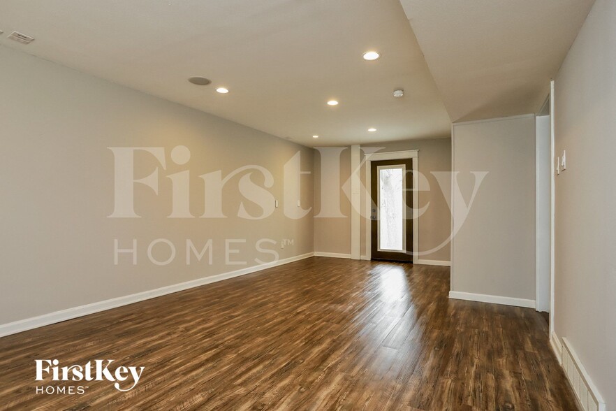 Building Photo - 1646 Stardust Dr