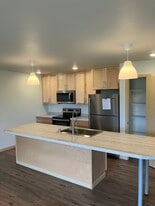 Building Photo - 475 Century Pl