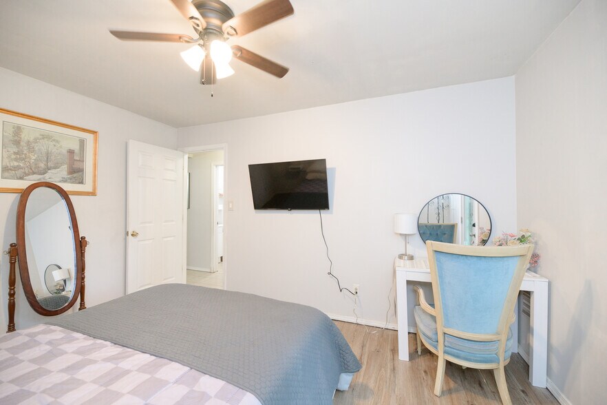 Building Photo - 834 C Ave