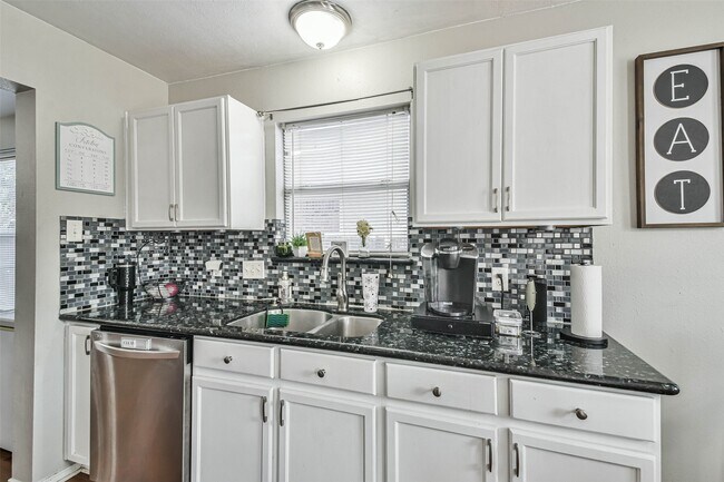 Building Photo - 11735 Pebble Sands Dr