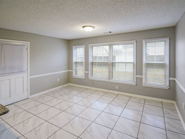 Building Photo - 4 bed, 2.5 bath home with great curb appeal near 385.