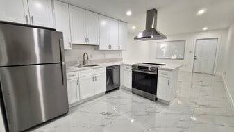 Building Photo - 1825 Scott St