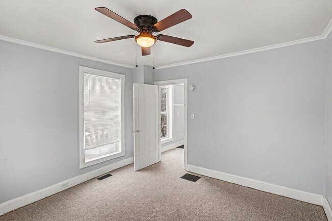 Building Photo - 501 Main St