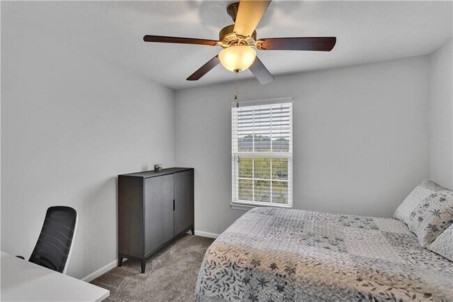 Building Photo - 1304 Pointe View Dr