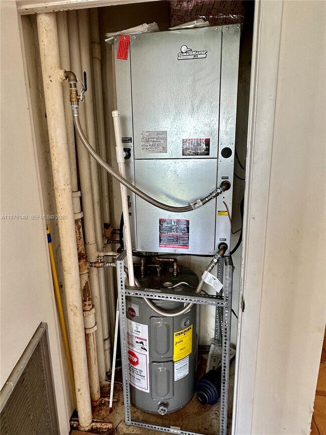 Building Photo - 600 NE 36th St