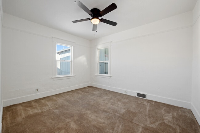 Building Photo - 707 E Front St