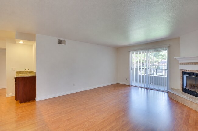 Building Photo - Beautiful 2-Bed, 2-Bath 2nd-Floor Condo Near The Lakes!