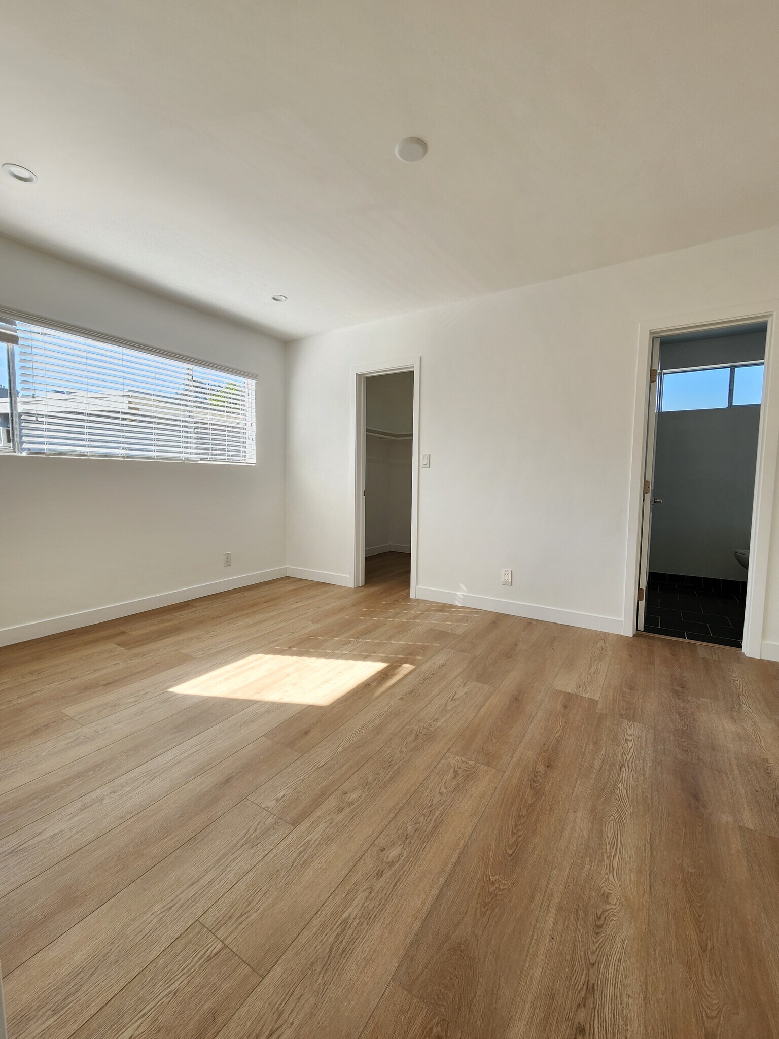 Building Photo - 2336 34th St