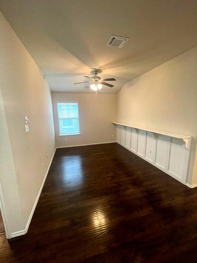 Building Photo - 263 Bainbridge Rd