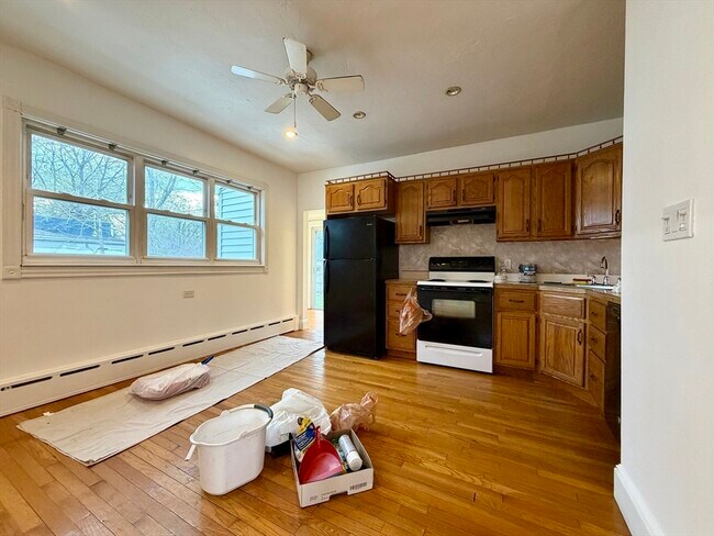 Building Photo - 98 W Spring St