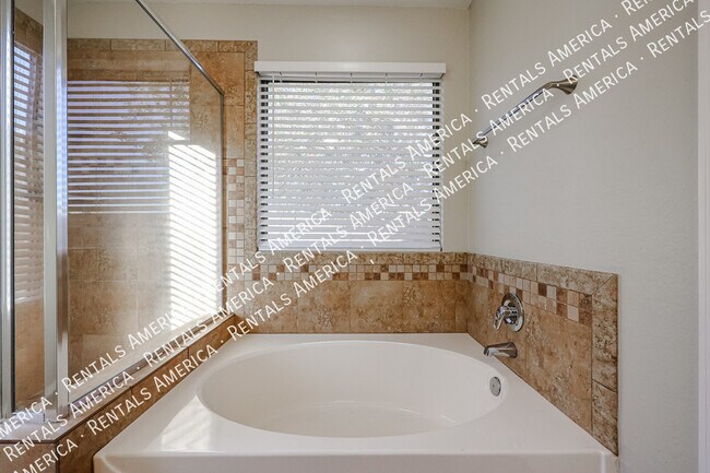 Building Photo - 658 S 110th Pl