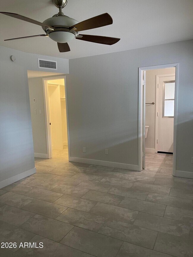 Building Photo - 1915 E Gemini Dr