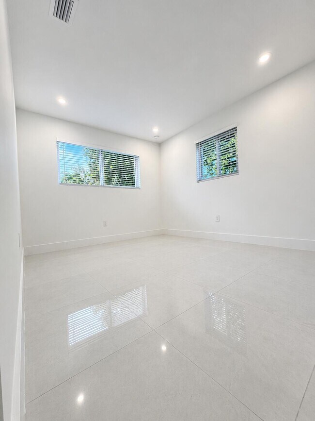 Building Photo - 345 Pinehurst Rd