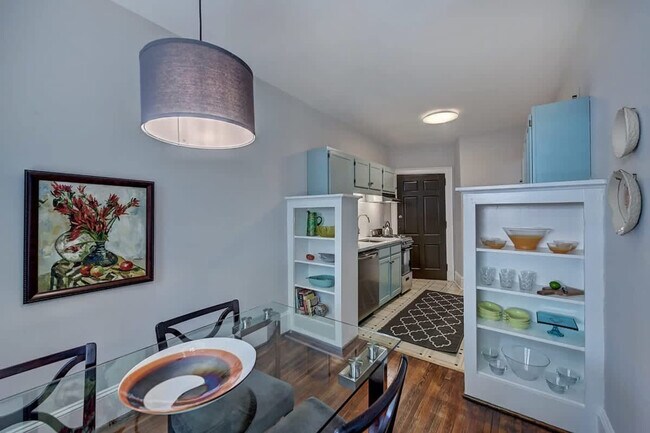 Building Photo - 518 Lamar Ave