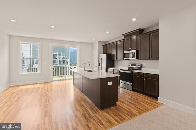Building Photo - 10512 Hinton Wy