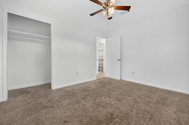 Building Photo - 313 Brackin St