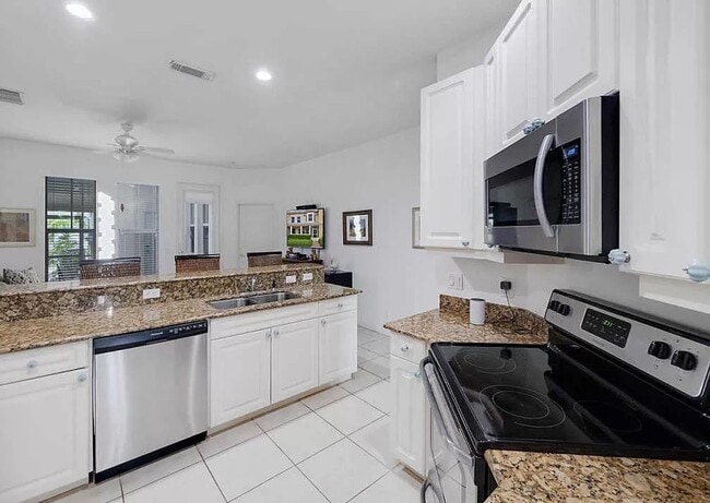 Building Photo - Tradition Townhome with 3 bed/2.5 bath/2 car garage