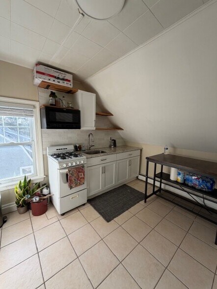 Building Photo - 628 Washington St