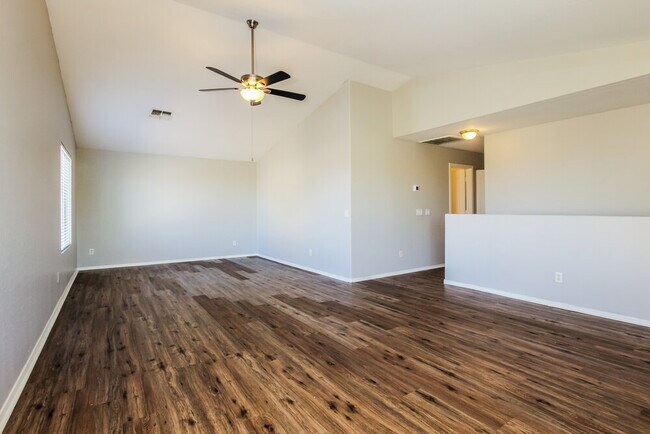 Building Photo - 12938 W Fleetwood Ln