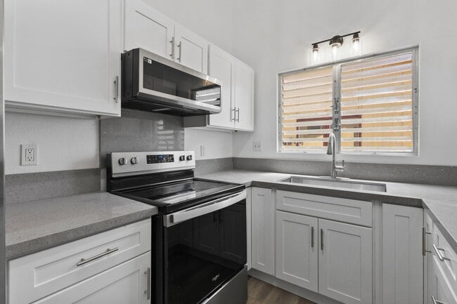 Building Photo - Kilihe Way Multi-Generational Home