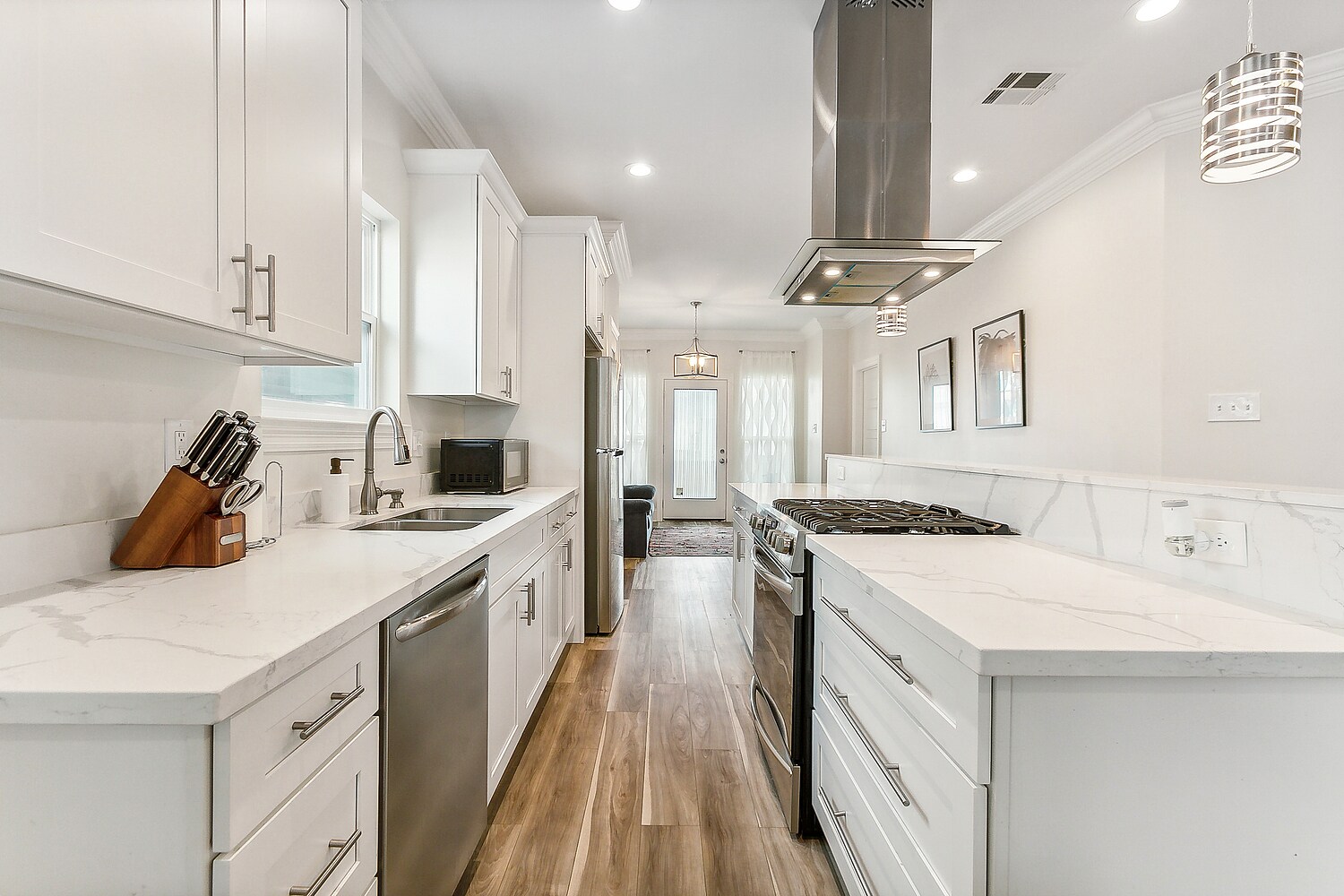 Kitchen - 8911 Apple St