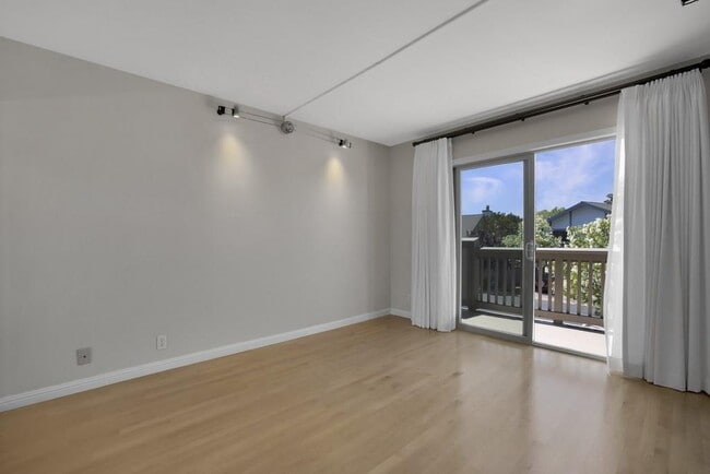 Building Photo - 976 Pizarro Ln