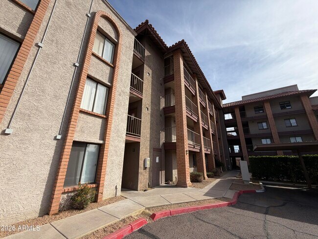 Building Photo - 17 E Ruth Ave