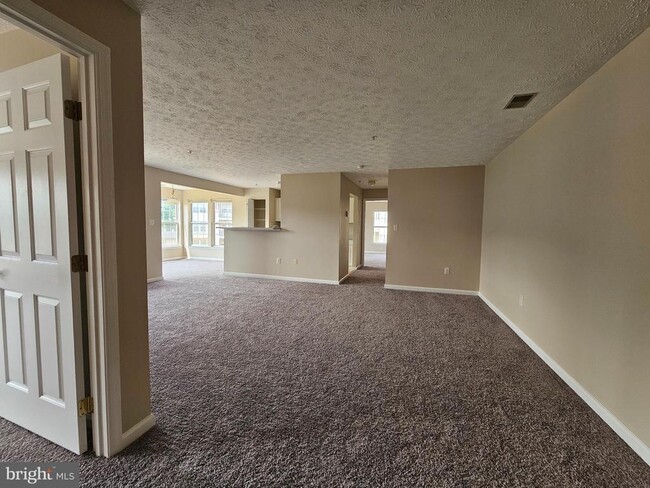 Building Photo - 2443 Blue Spring Ct