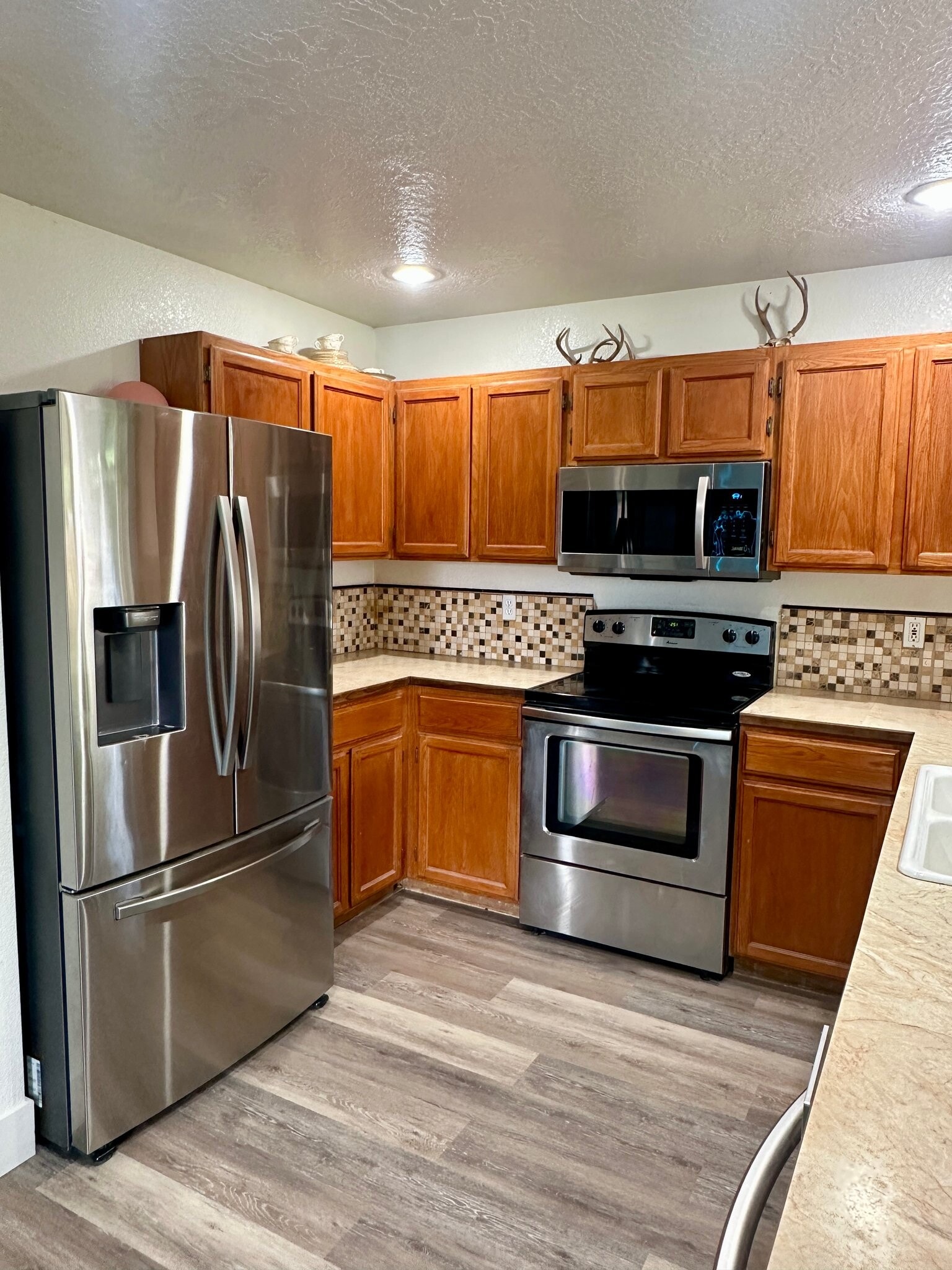 Building Photo - 1717 W Topanga Dr