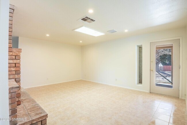 Building Photo - 3102 Hillsdale St