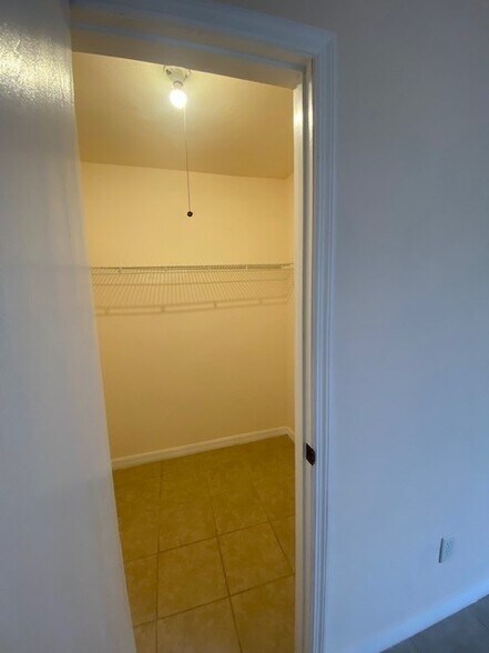 Building Photo - 19 Woodstone Ln