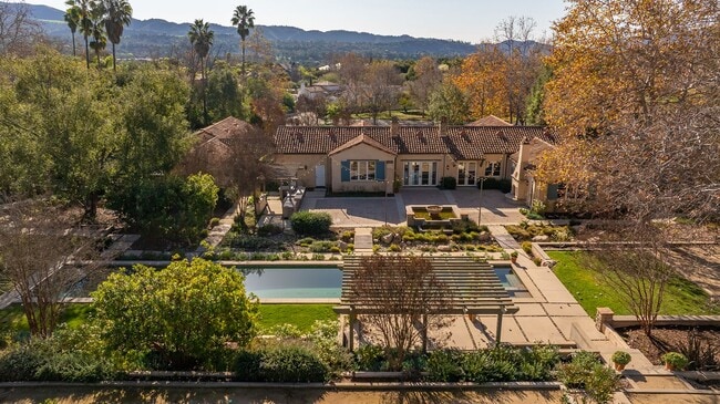 Building Photo - Outdoor Oasis