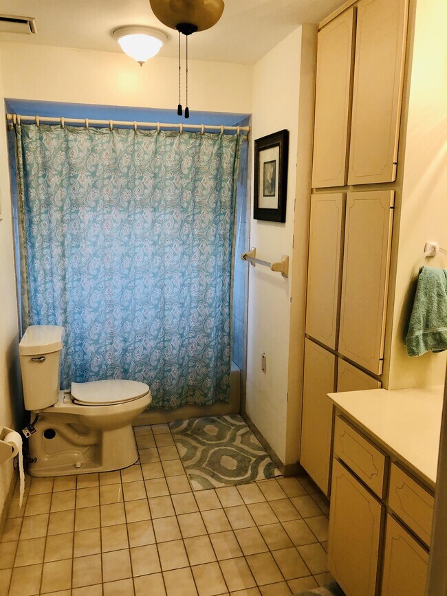 Building Photo - 840 104th Ave N