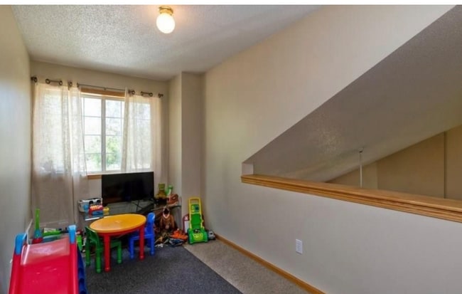 Building Photo - 150 S Prairie View Dr